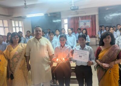 सेवा संकल्प अभियान 2026 के शुभारंभ पर आशीर्वाद का दीप प्रज्वलित करते हुए महाविद्यालय परिवार